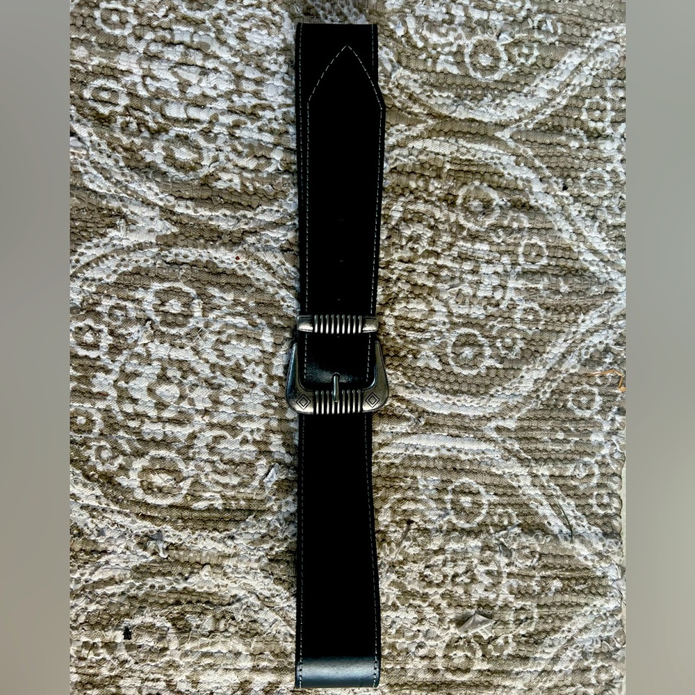 Banana Republic Heritage Etched Buckle Waist Belt.